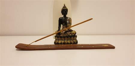 Statue de Bouddha et encens