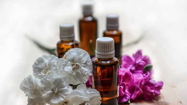 Les huiles essentielles méritent d'être un aliment de base dans votre maison